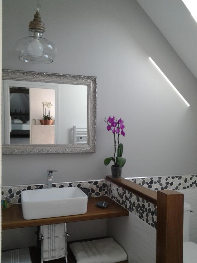 Le Manoir Des Roches Bed & Breakfast